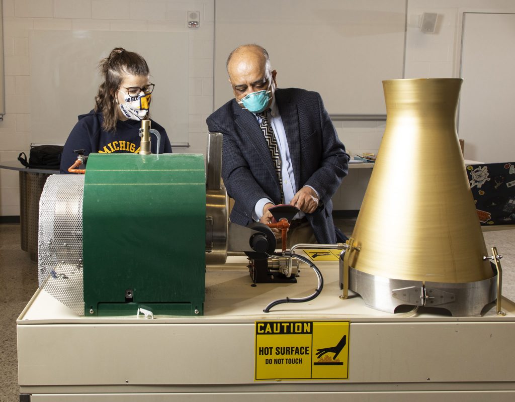 Professor and student working in Murchie Science Building lab