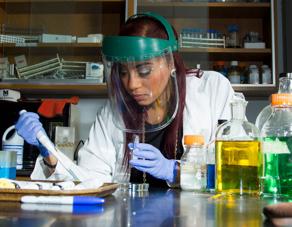 Individual working in a biology lab.