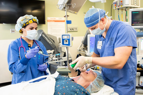 Two graduate students in the Doctor of Nurse Anesthesia Practice program.